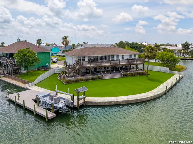 29 Whooping Crane Ln Rockport, TX 78382