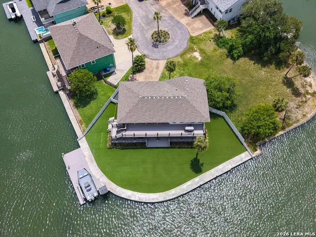 29 Whooping Crane Ln Rockport, TX 78382