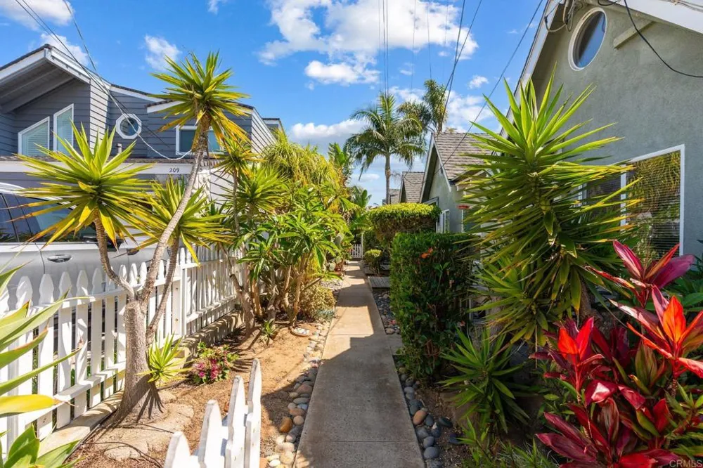 215 Lolita Street Encinitas, CA 92024
