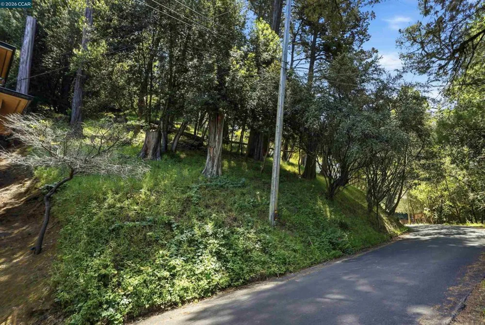 6716 Gunn Dr Oakland, CA 94611