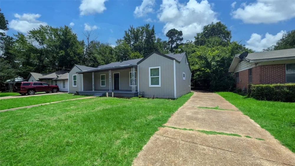 1404 E Polk Street Paris, TX 75460