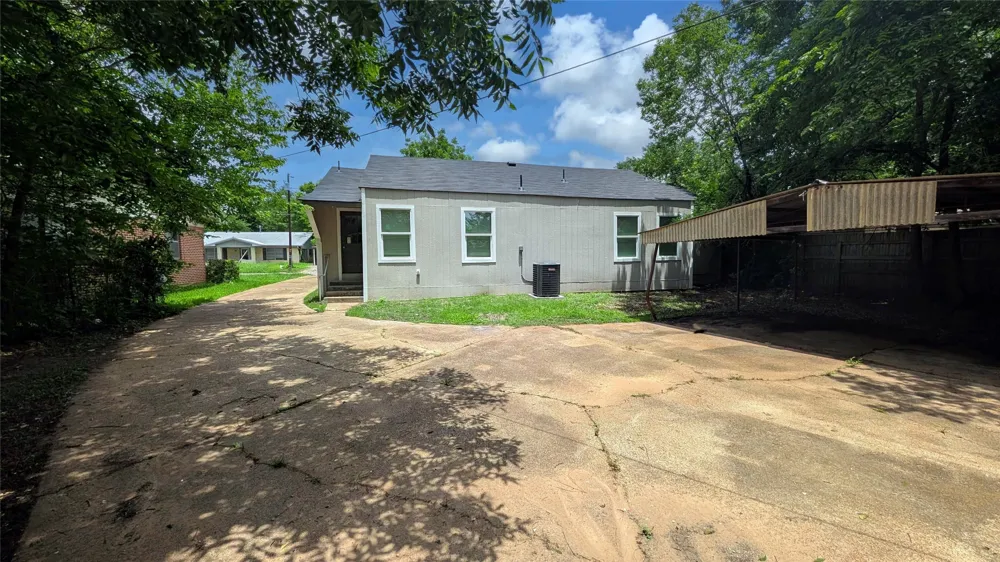 1404 E Polk Street Paris, TX 75460