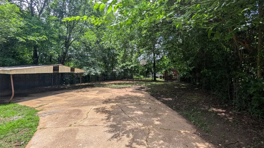 1404 E Polk Street Paris, TX 75460
