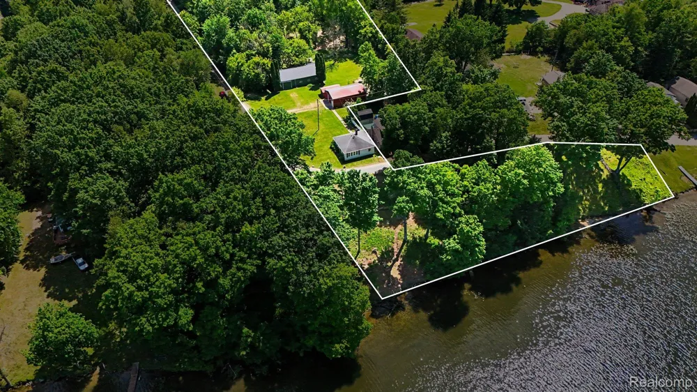 3931 S Shore Drive Elba Township, MI 48446