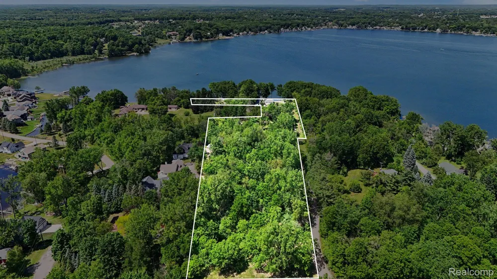 3931 S Shore Drive Elba Township, MI 48446