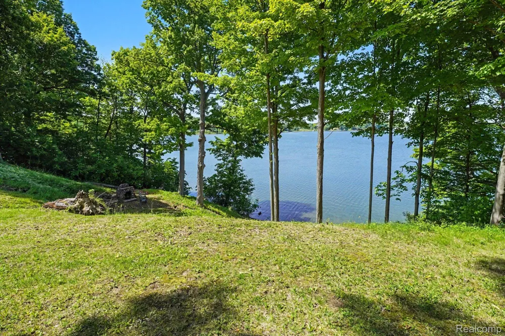 3931 S Shore Drive Elba Township, MI 48446