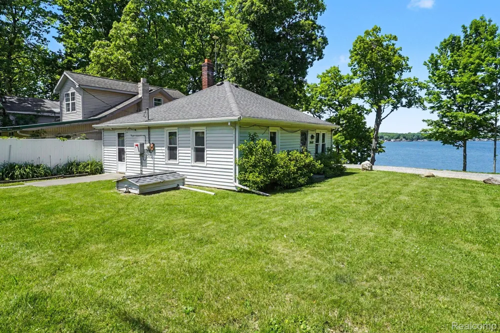 3931 S Shore Drive Elba Township, MI 48446