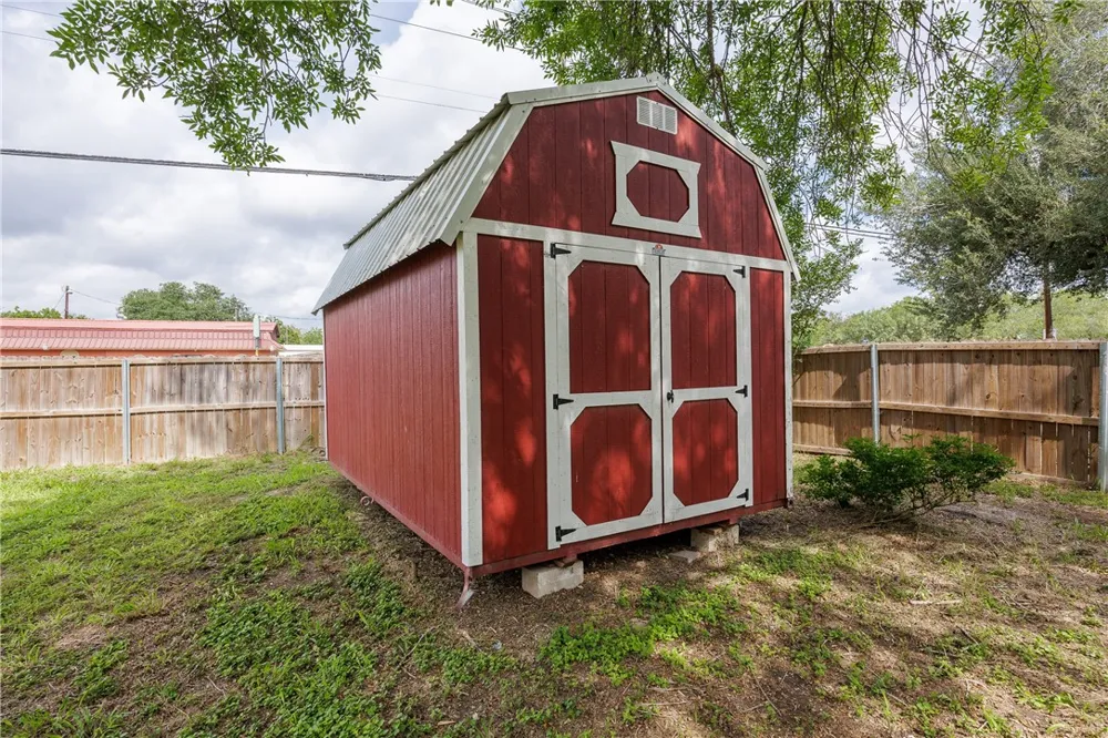 1101 Jefferson Street Alice, TX 78332