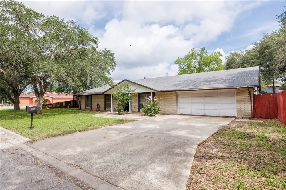 1101 Jefferson Street Alice, TX 78332