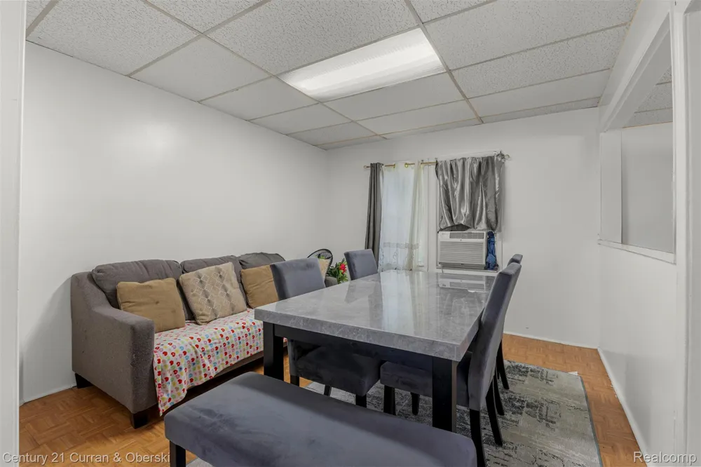 25520 New York Street Dearborn Heights City, MI 48125
