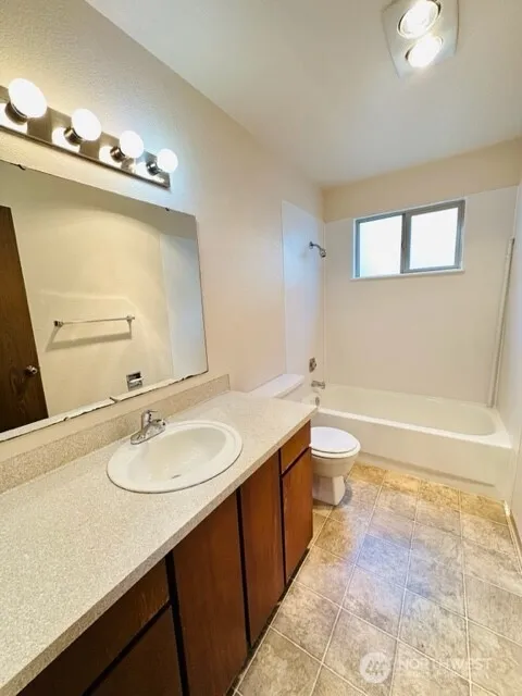 5631 Highway Place #10 Everett, WA 98203