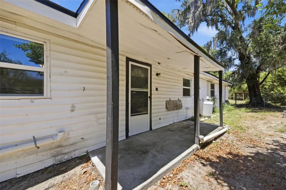 11410 THOMAS ROAD Seffner, FL 33584