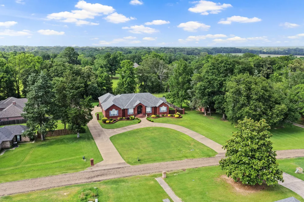 903 Deer Trail Ln Mt Pleasant, TX 75455