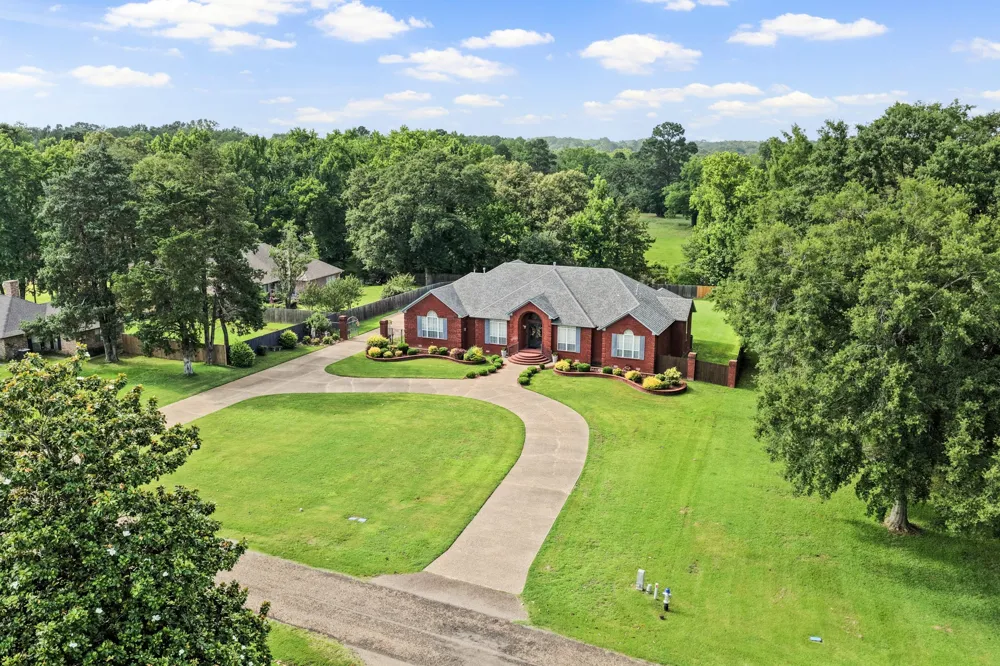 903 Deer Trail Ln Mt Pleasant, TX 75455