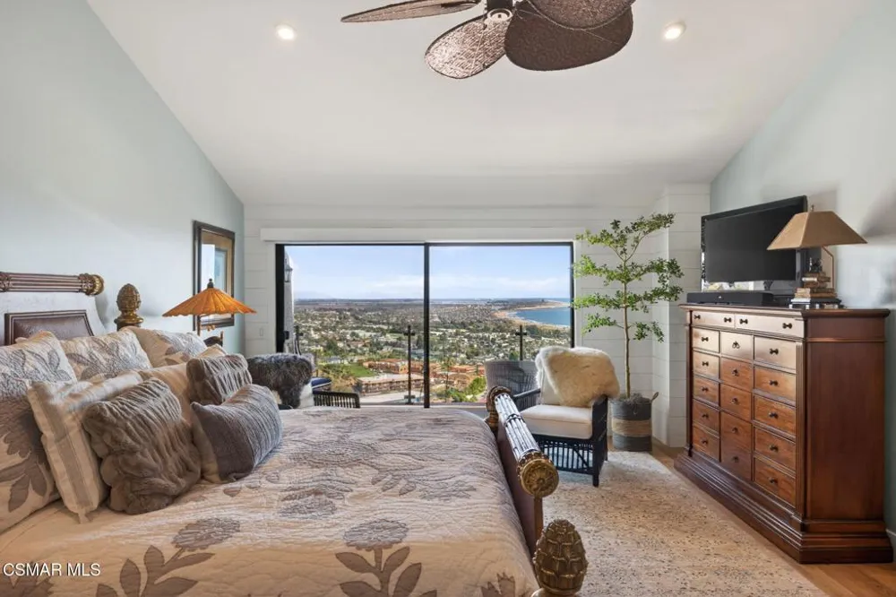 818 Caliente Lane Ventura, CA 93001