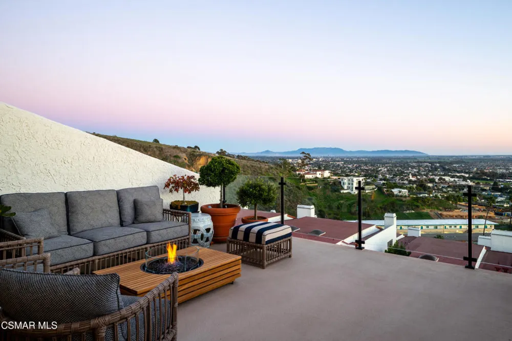 818 Caliente Lane Ventura, CA 93001