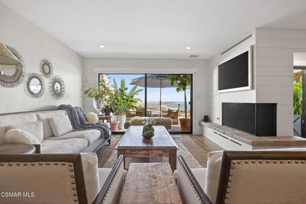 818 Caliente Lane Ventura, CA 93001