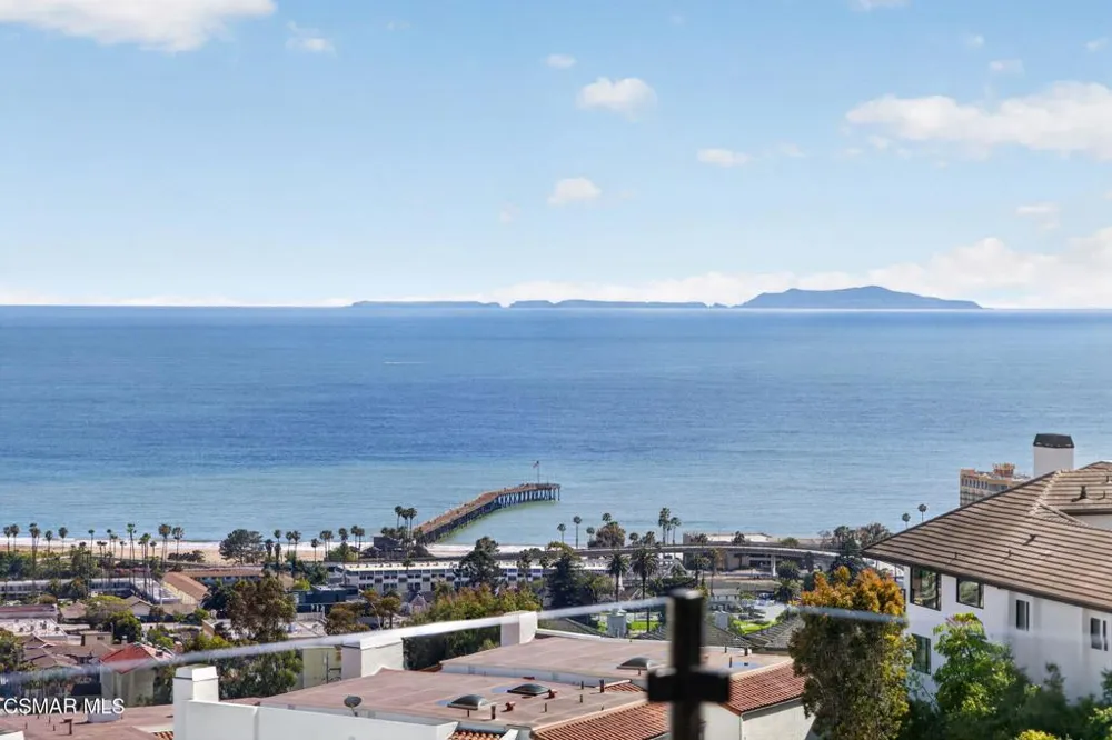 818 Caliente Lane Ventura, CA 93001