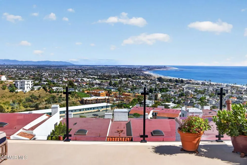 818 Caliente Lane Ventura, CA 93001