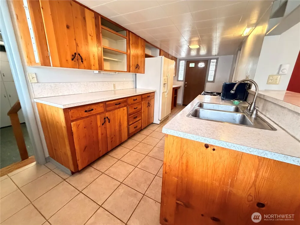 2108 Deerpath Oroville, WA 98844