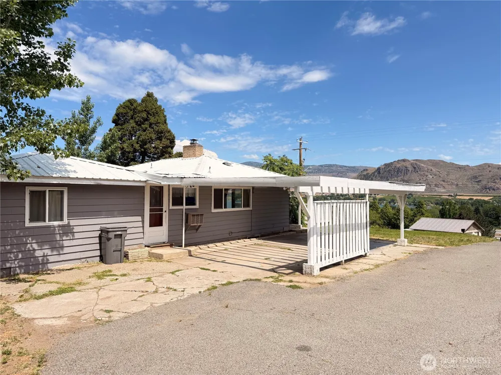 2108 Deerpath Oroville, WA 98844