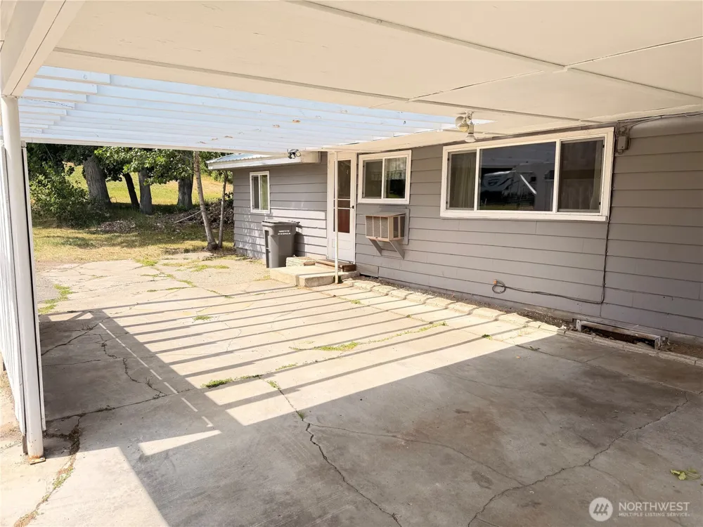 2108 Deerpath Oroville, WA 98844