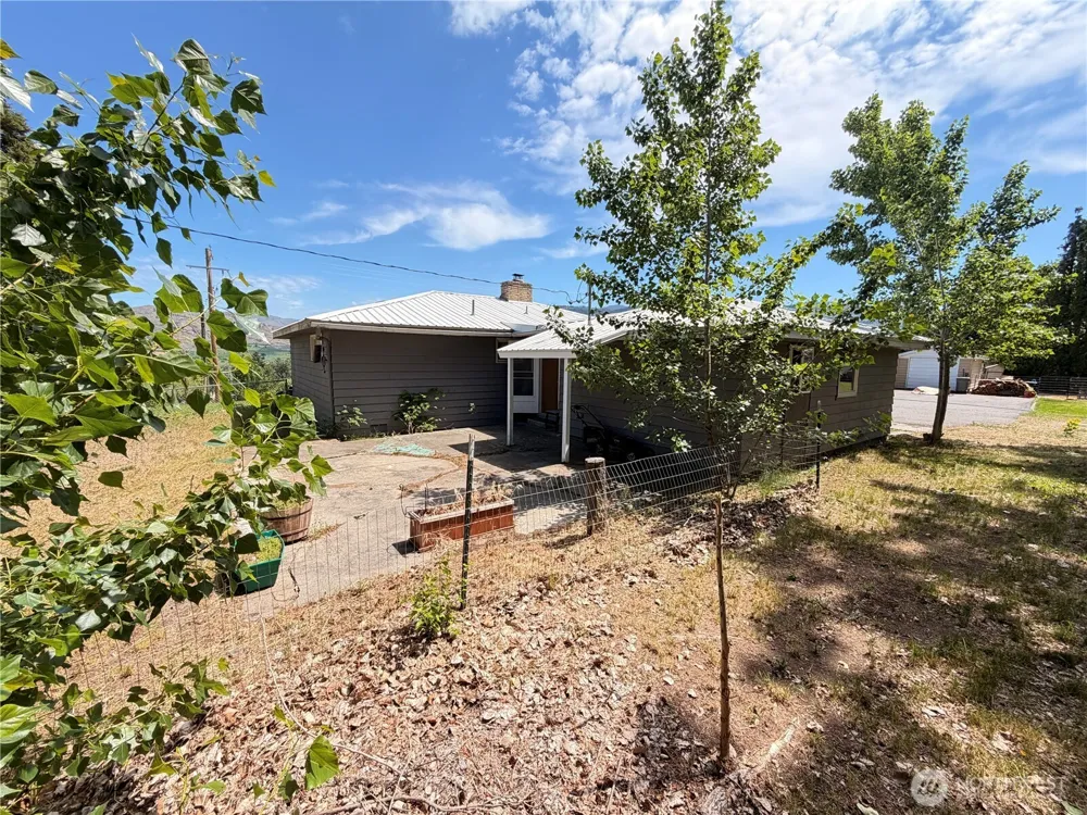 2108 Deerpath Oroville, WA 98844