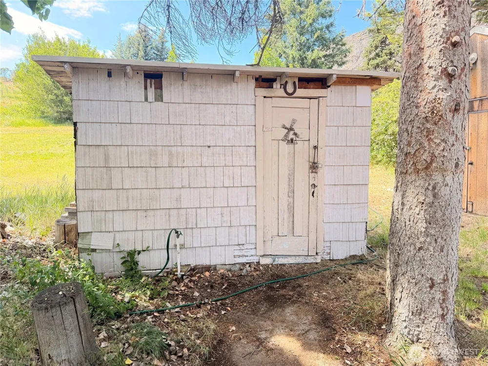 2108 Deerpath Oroville, WA 98844