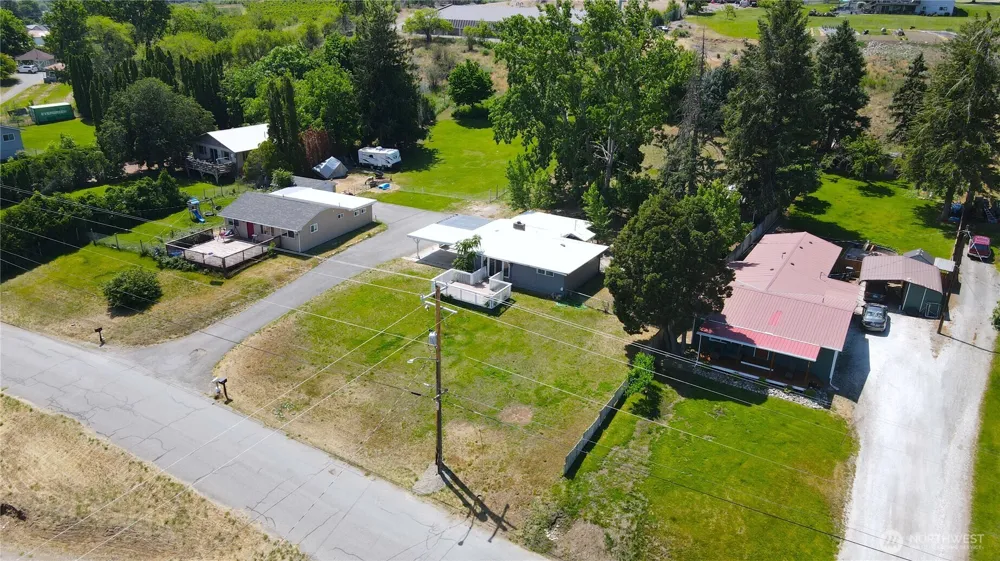 2108 Deerpath Oroville, WA 98844