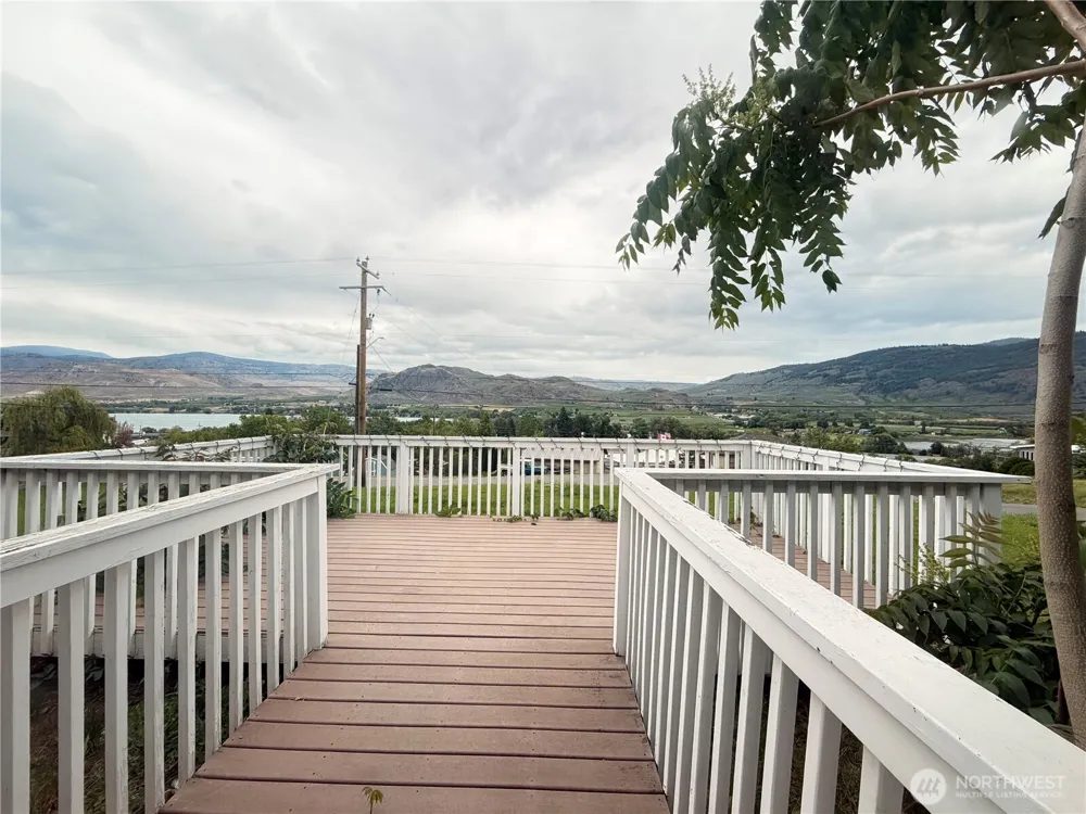 2108 Deerpath Oroville, WA 98844