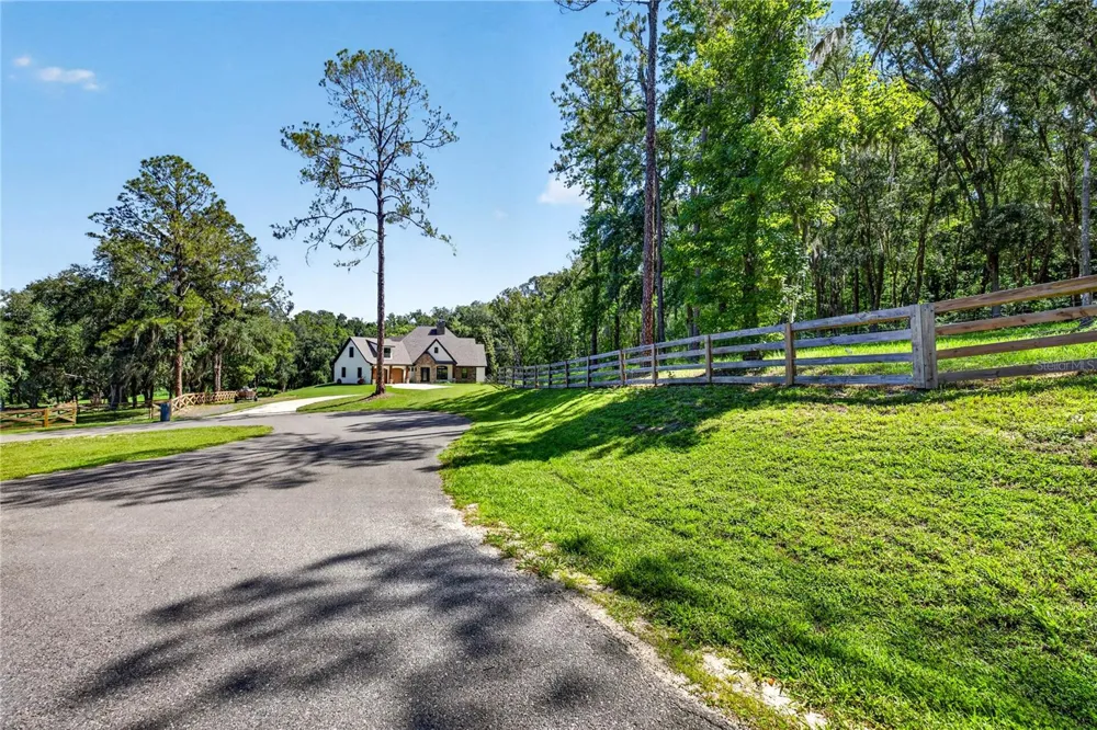17265 MEADOW BLUFF VIEW Dade City, FL 33523