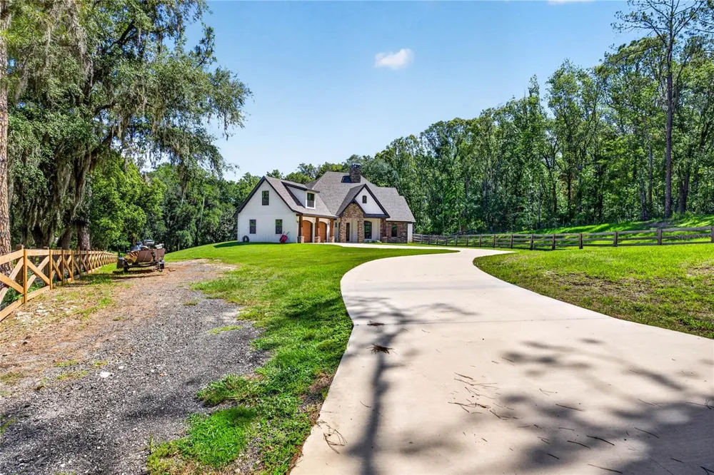 17265 MEADOW BLUFF VIEW Dade City, FL 33523