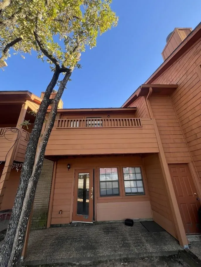 1305 W Villa Maria Road #B101 Bryan, TX 77801