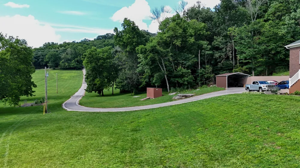 4050 Cantebury DR Culleoka, TN 38451