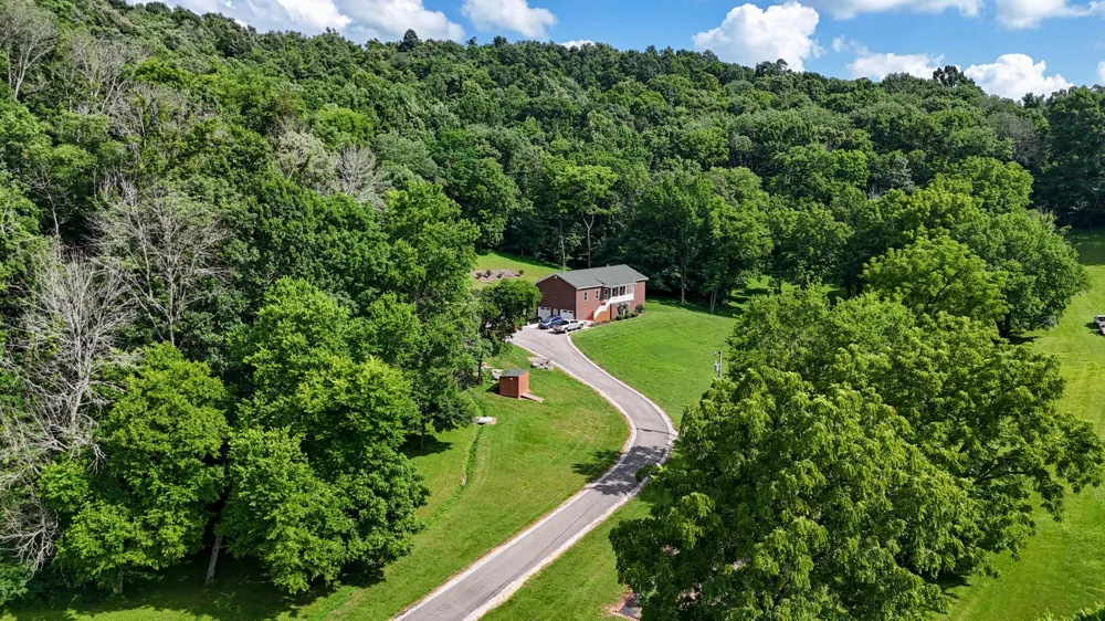 4050 Cantebury DR Culleoka, TN 38451