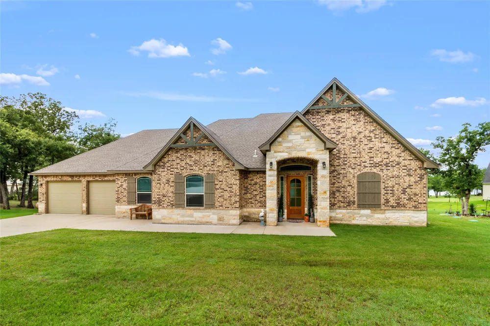 450 County Road 3674 Marquez, TX 77865