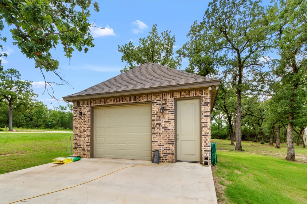 450 County Road 3674 Marquez, TX 77865