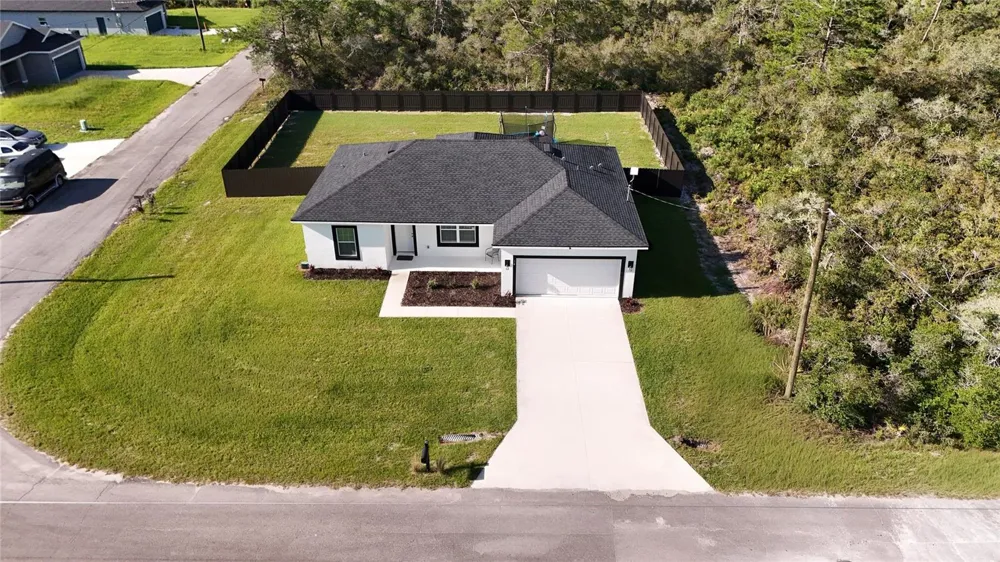 14 FISHER PLACE Ocklawaha, FL 32179