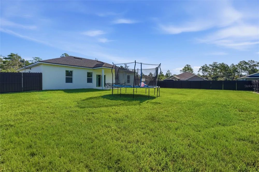 14 FISHER PLACE Ocklawaha, FL 32179
