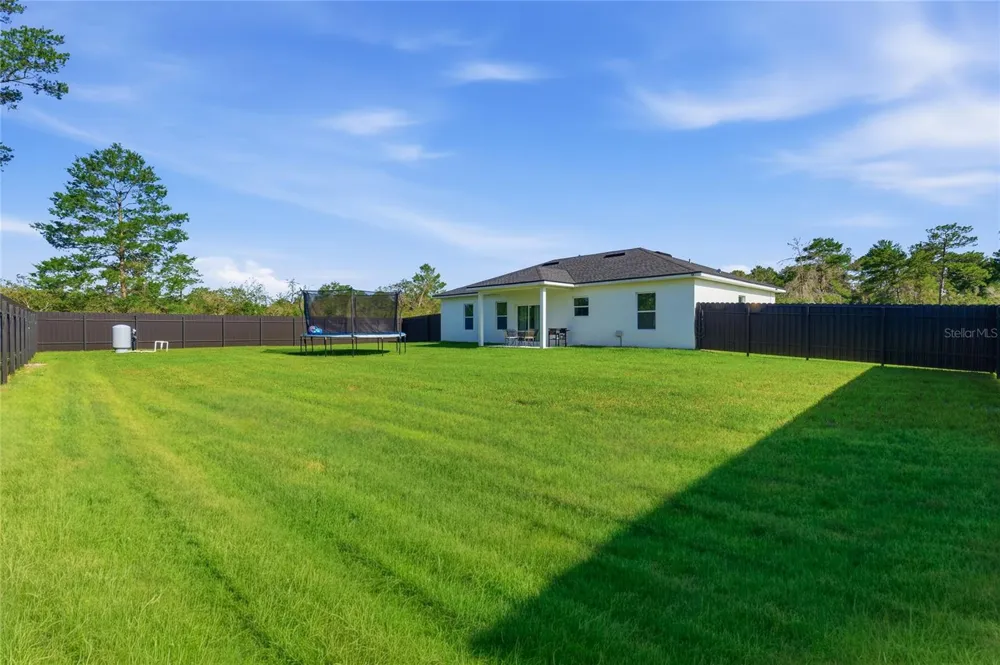 14 FISHER PLACE Ocklawaha, FL 32179