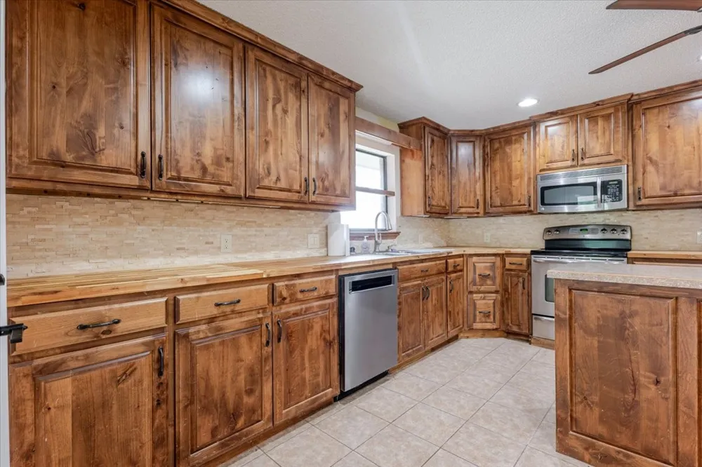606 Grindstone Road Brock, TX 76087