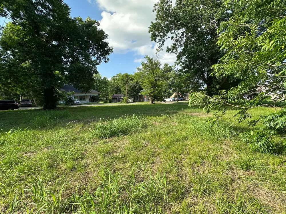 300 W Jackson Street Clarksville, TX 75426