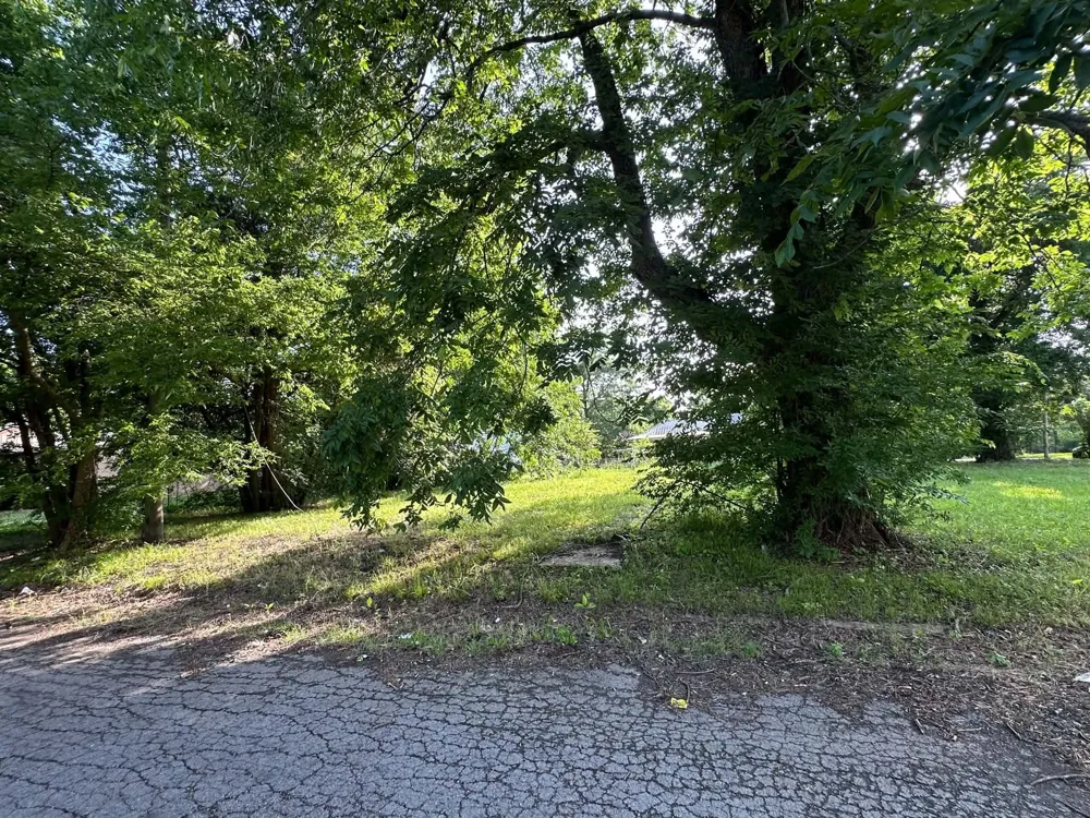 300 W Jackson Street Clarksville, TX 75426