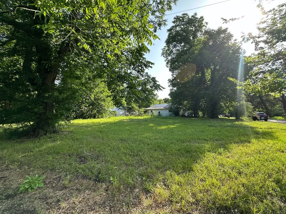 300 W Jackson Street Clarksville, TX 75426