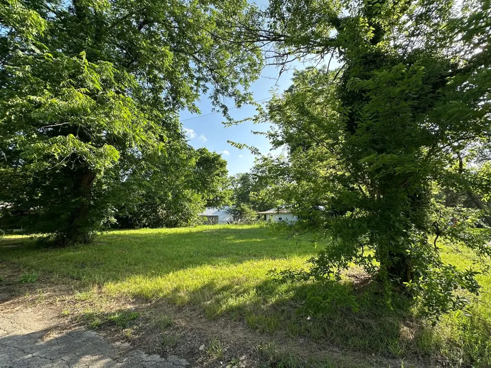 300 W Jackson Street Clarksville, TX 75426