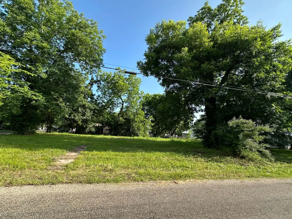 300 W Jackson Street Clarksville, TX 75426