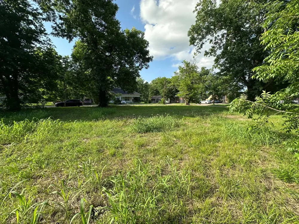 300 W Jackson Street Clarksville, TX 75426