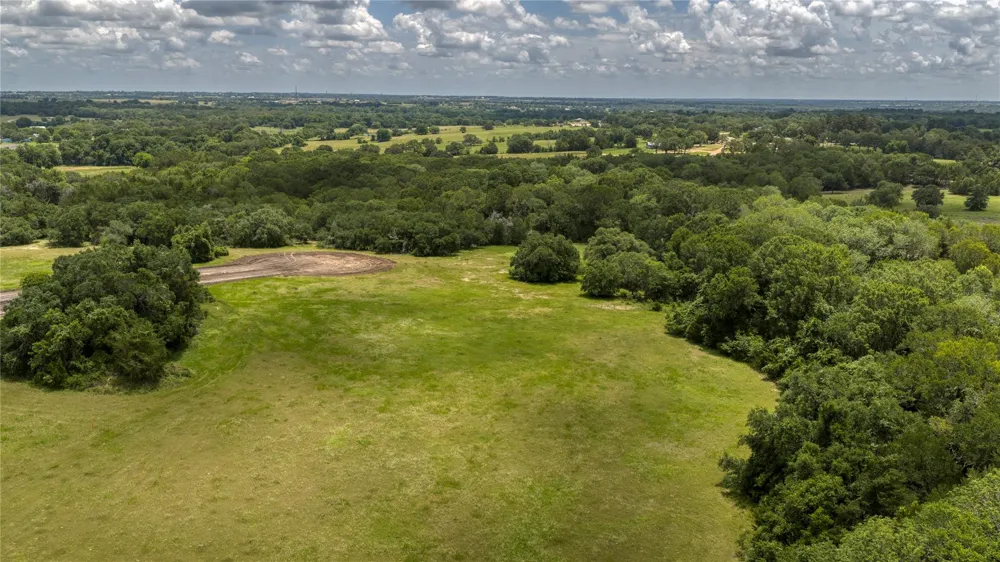 22 Ridgewood Farms Way Brenham, TX 77833
