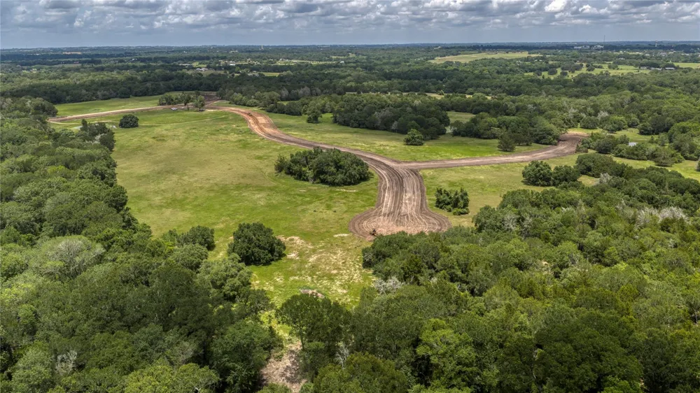 22 Ridgewood Farms Way Brenham, TX 77833