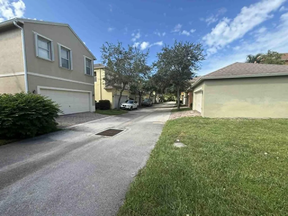 2527 SE Ruskin Drive Port St. Lucie, FL 34952